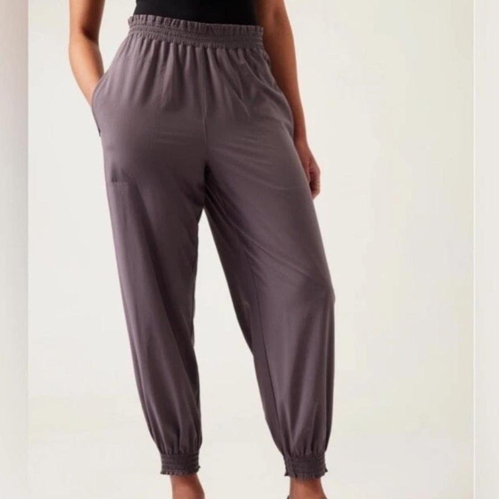 Athleta Savannah Jogger Pants Size 6 Women's Travel Work Pants Dusk Violet